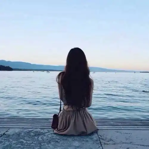 qq头像女生可爱萌 侧脸