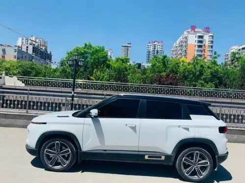  女司机谈吉利icon优缺点,副驾驶扶手设计用力过猛