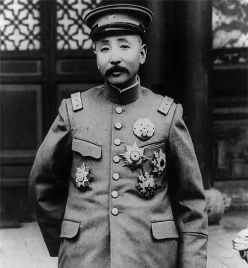  关东军杀害2个奉军后,张作霖所有人放半天假,上街去杀日本人