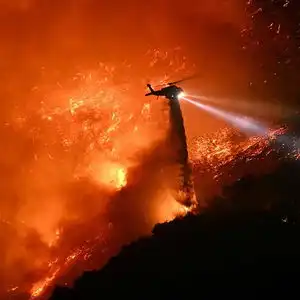  无人机撞停加州山火灭火飞机美联邦调查局公开征集线索找肇事者