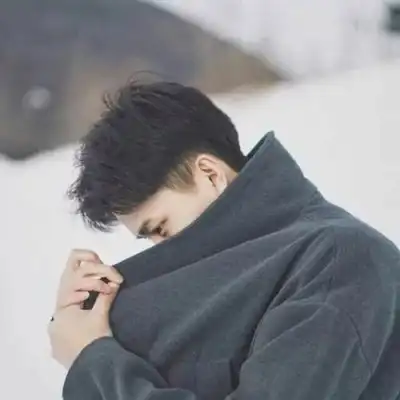 男生真人头像帅气侧脸