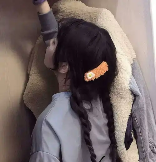  真人女生头像他们盼你名声四起但我只要你平平安安.
