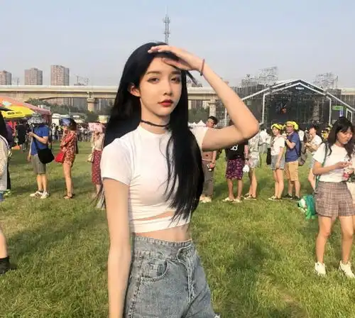  抖音女装大佬艾比与女神又近一步,喉结貌似没了,心动的感觉