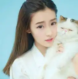  中分披肩发怎么扎好看