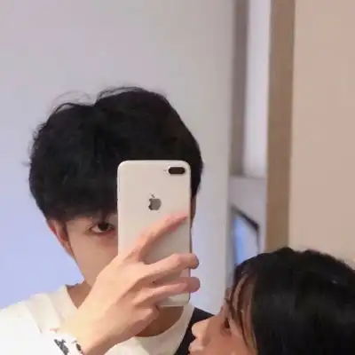  唯美意境情头一对两张,再糟糕的心情见见你就好了