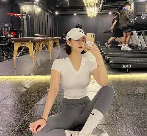  身高1米72的健身女神,曲线感十足,完美身材让人羡慕