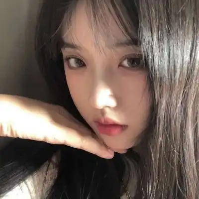  网易云热评后来我才知道,她并不是我的花,我只是恰好途经了她
