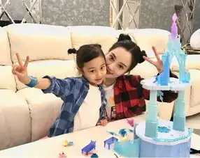  原本天之骄女的李小璐自从去年经历出轨门人气声誉都跌落到惨不忍睹的地步