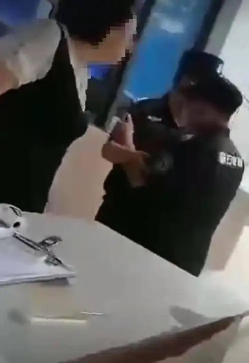  你是什么东西河北一女子未戴口罩持续辱骂保安3分钟,处理结果来了