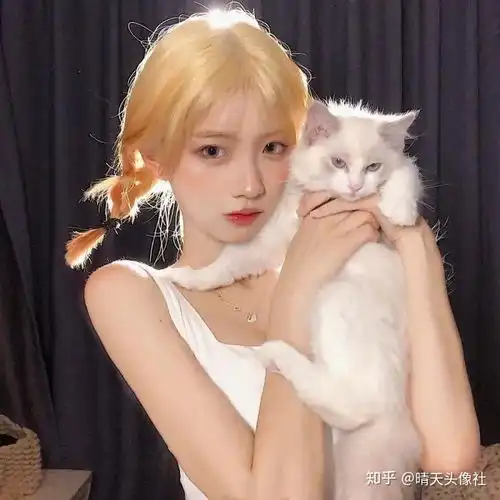  你见过这样的彩色头发的温柔女头吗