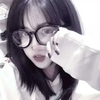  网图女生头像霸气高冷女汉子输给了装逼的萌妹子