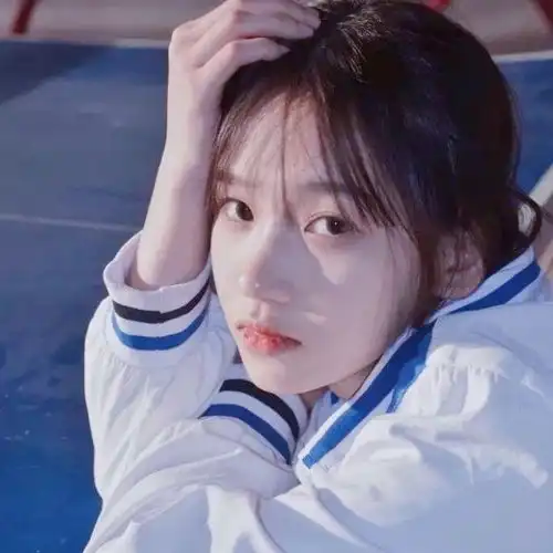  阳光温暖女生头像