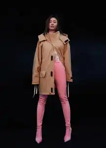  继春运包洞洞鞋之后,巴黎世家这次终于有拿得出手的时髦单品了