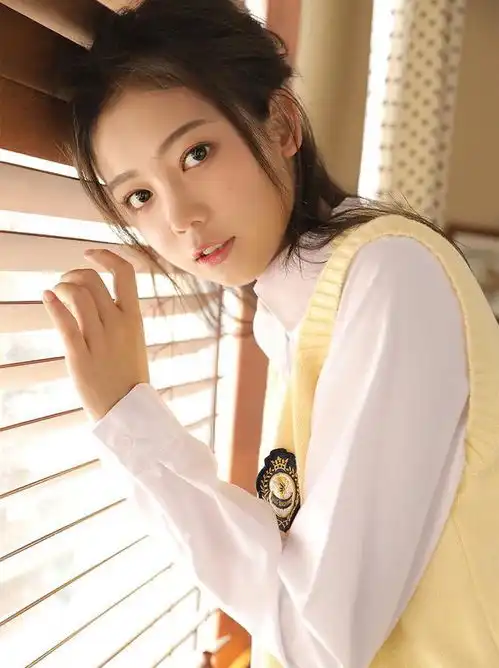  性感美女时尚写真长发少女校花学生服笑容可爱,清纯甜美迷人