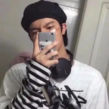  男生成熟气质头像,藏不住的喜欢