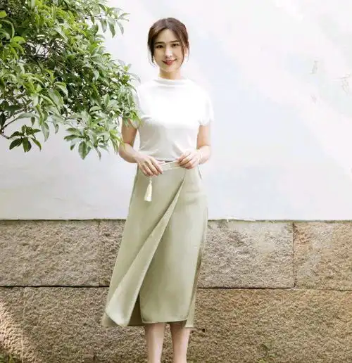  女人要有不服输的精神,拒绝做邋遢女,只要穿对了就会很精致