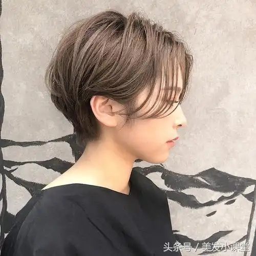  嫌发型不好看不如换今年最流行的短发
