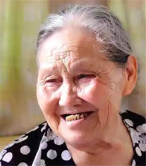  湖南127岁长寿老人,生13个子女却没一个活过18岁,长寿秘诀仅2字