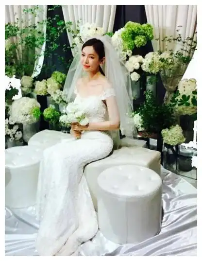  韩国女星婚礼的婚纱,金素妍优雅大方,全慧彬浪漫迷人