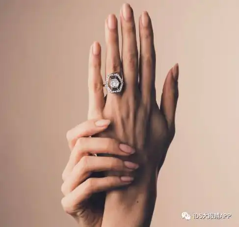 好想订10次婚啊这些订婚戒指都太太太好看了