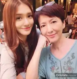  武大混血美女网络走红晒童年照力证纯天然