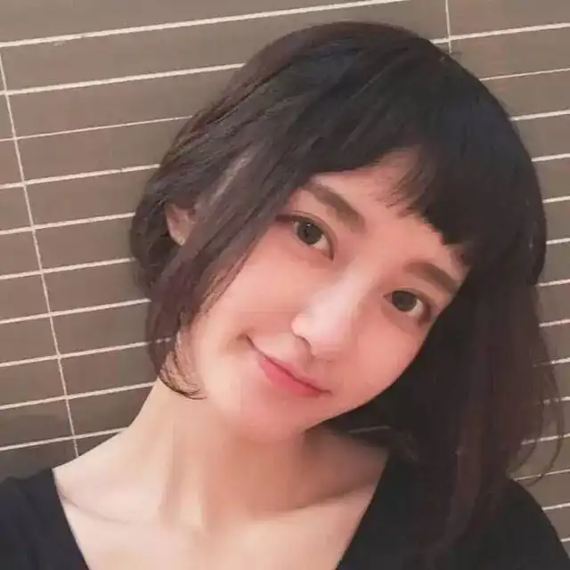 头发这么梳,立刻脸小一圈,聚会必备发型get