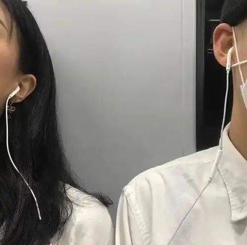情侣头像不露脸一人一半
