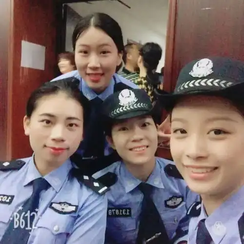 这是湖南警察网上求婚o2o第一案吗娄底美警与怀化帅警的真情告白