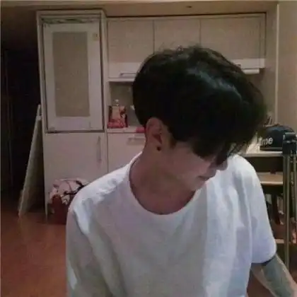  好看的男生qq头像,后悔一文不值所以开心面对了
