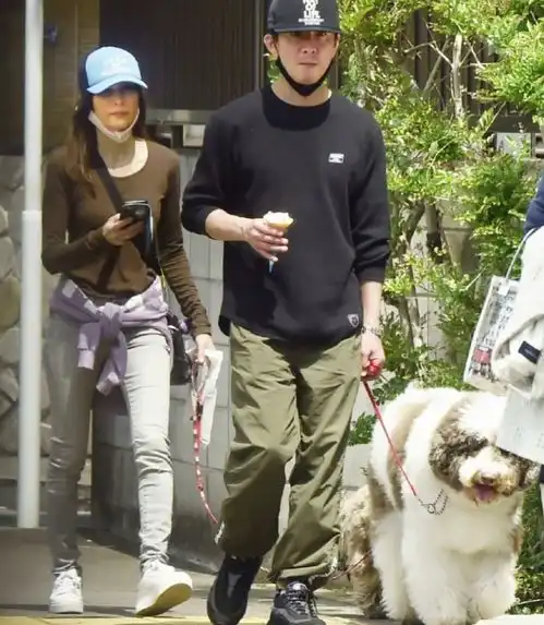  木村拓哉与工藤静香同框,街头互喂冰激淋显甜蜜,女方因嫁人被炮轰