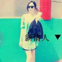  闺蜜两人头像分开一左一右带字