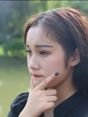 美女有这样的土豪闺蜜,真幸福,但是一点也不觉得幸运