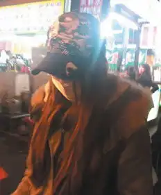  周杰伦台湾开唱女友昆凌戴口罩观看被抓包