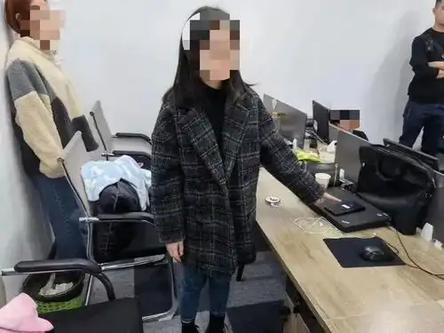  金晨发牌已经被有些网站盗用了