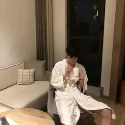  你不用朝我奔来我会过去抱你只要你说你也想我