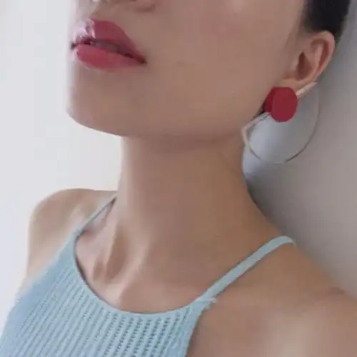  锁骨红唇不露脸女生头像