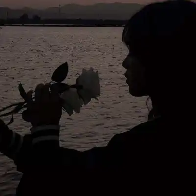 女生头像花朵唯美清新雨