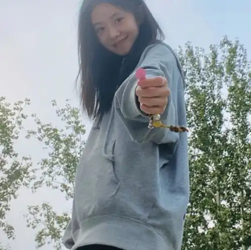  新谋女郎曝光,高颜值完胜倪妮,不愧又是张艺谋一眼看上的人