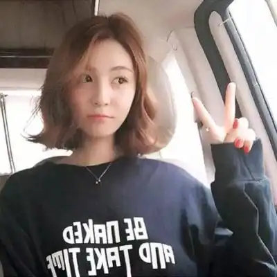 女生头像萌笑蜡黄