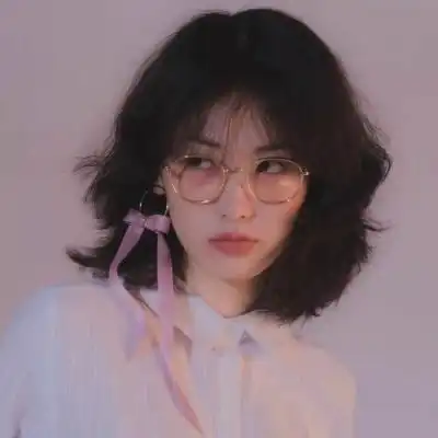 女生拽到爆的头像欧美