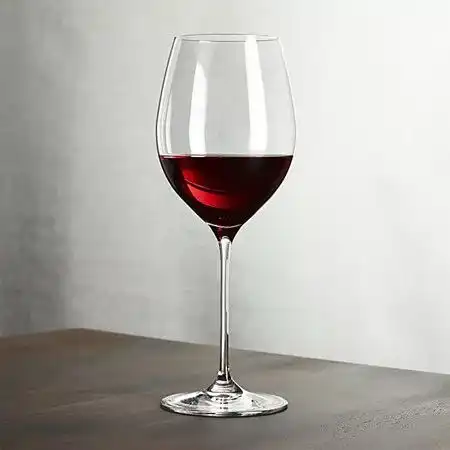  品鉴不同的葡萄酒时,用什么杯最合适