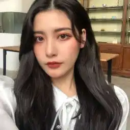 30岁女生微信头像简约气