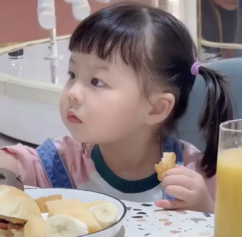  可爱头像双马尾丸子妹