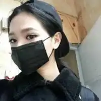  梦月,戴口罩男女