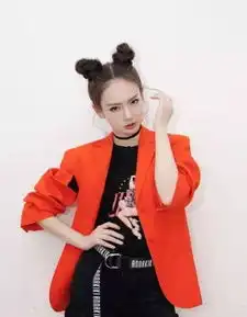  别再戴项链了,今年最流行的装饰是它,女星超模都戴疯