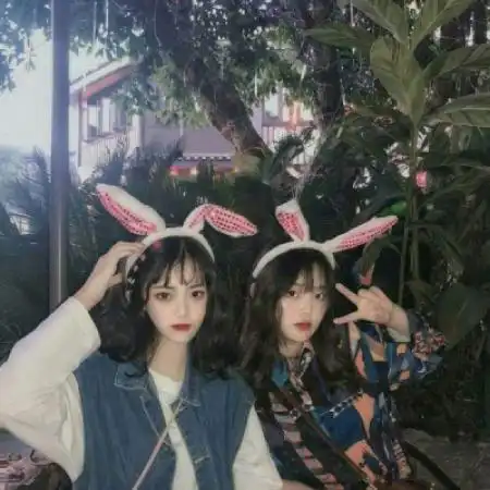 闺蜜头像一冷一疯黑白早