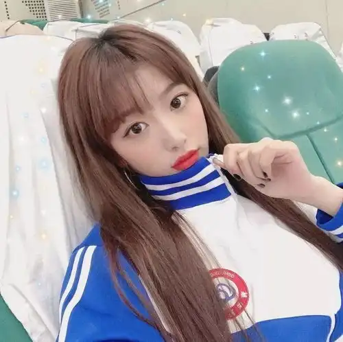  对前辈骂脏话女德上身diss队友恋爱不忘培养舔狗还有比她黑料更多的女爱豆么