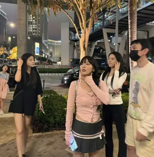  王思聪带4位女伴现身澳门,被吐槽去找乡妹,审美降级好严重