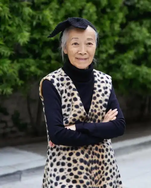  爷爷比你还朋克奶奶比你还少女网友老了老了,连时髦都拼不过老年人了...