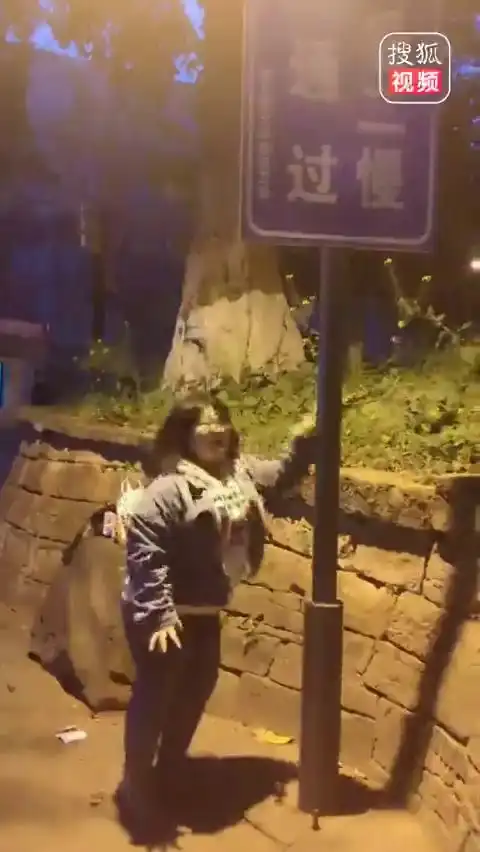  重庆队来报道了抖音小助手挑战闺蜜团